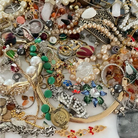 2lb. Craft Junk Broken Jewelry Lot - Picture 3 of 8